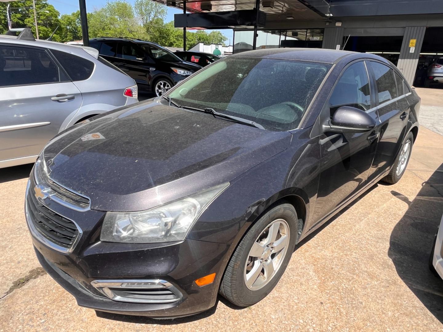 2015 GRAY CHEVROLET CRUZE 1LT 1LT Auto (1G1PC5SB0F7) with an 1.4L L4 DOHC 16V TURBO engine, 6-Speed Automatic transmission, located at 8101 E. Skelly Dr., Tulsa, OK, 74129, (918) 592-3593, 36.121891, -95.888802 - Photo#0